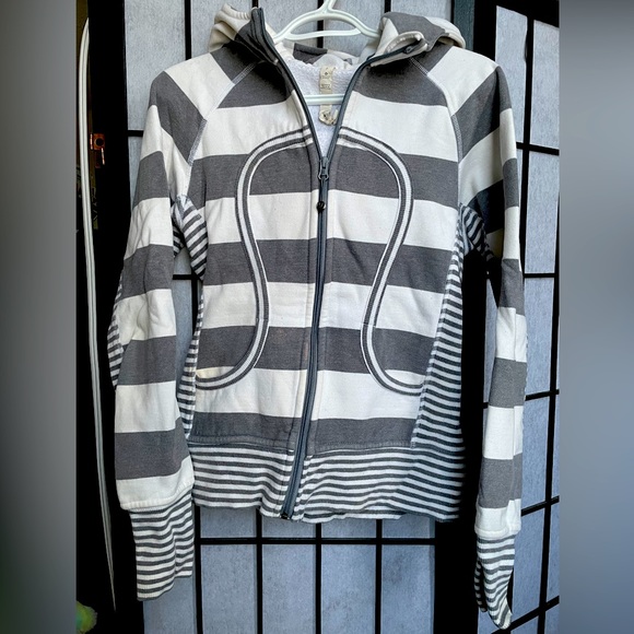 Lululemon Scuba hoodie SZ: 6 - Picture 1 of 6